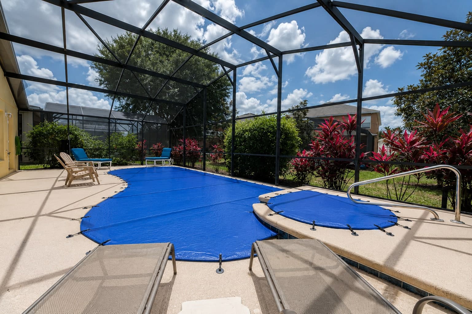 Pineapool cover custom-fitted around a raised spa cut-out