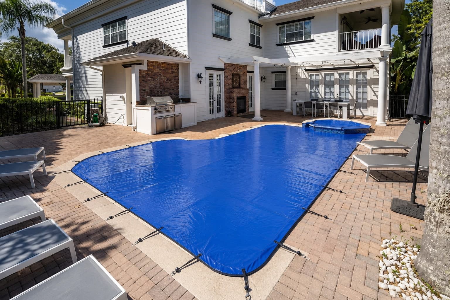 Pineapool cover custom-fitted around a raised spa cut-out